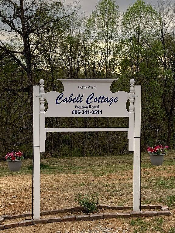 The Cozy Cabell Cottage in Lake Cumberland