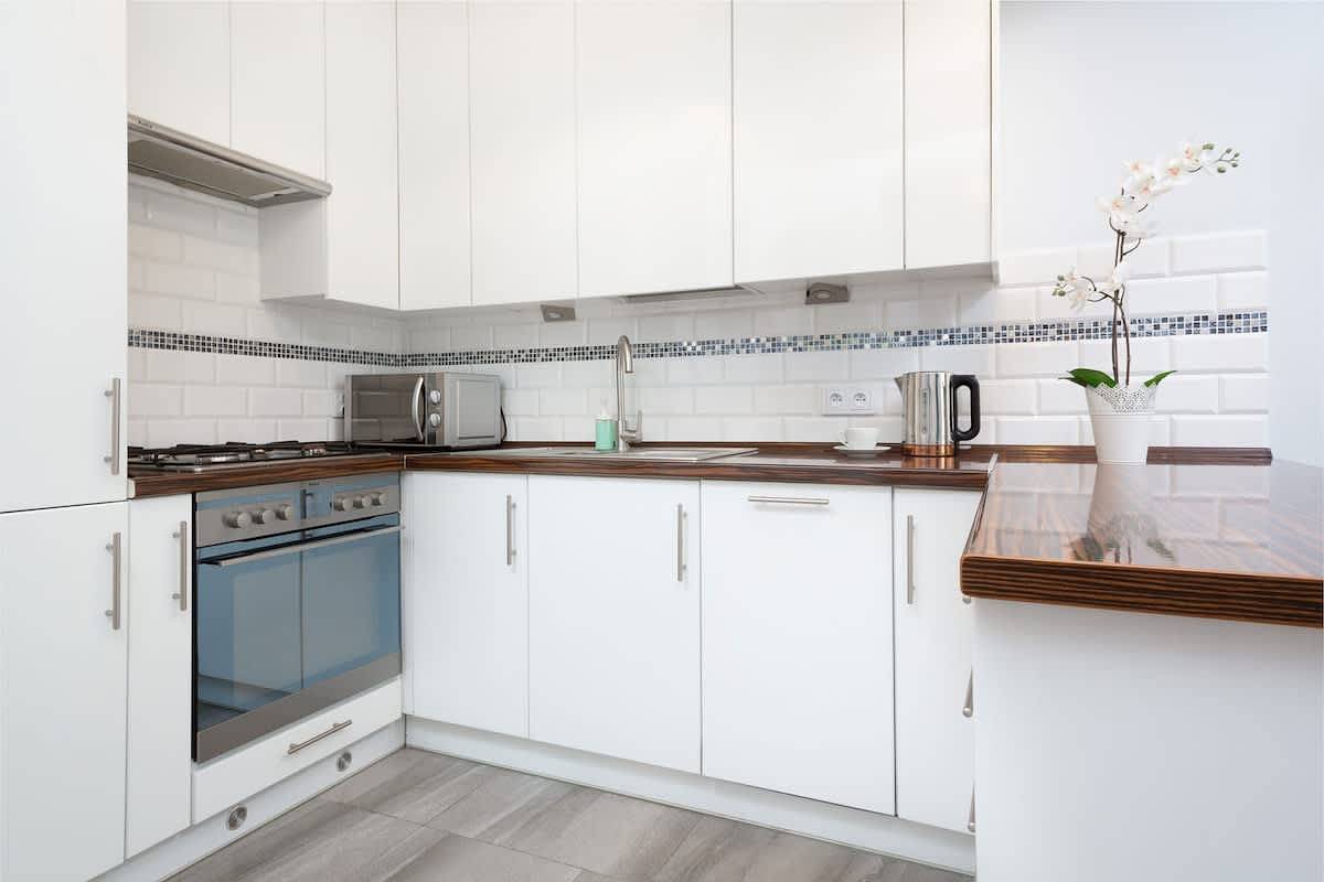 Entire apartment, Bright Apartment in the Center | Balcony and 270 m to the Metro in Warsaw, Masovia