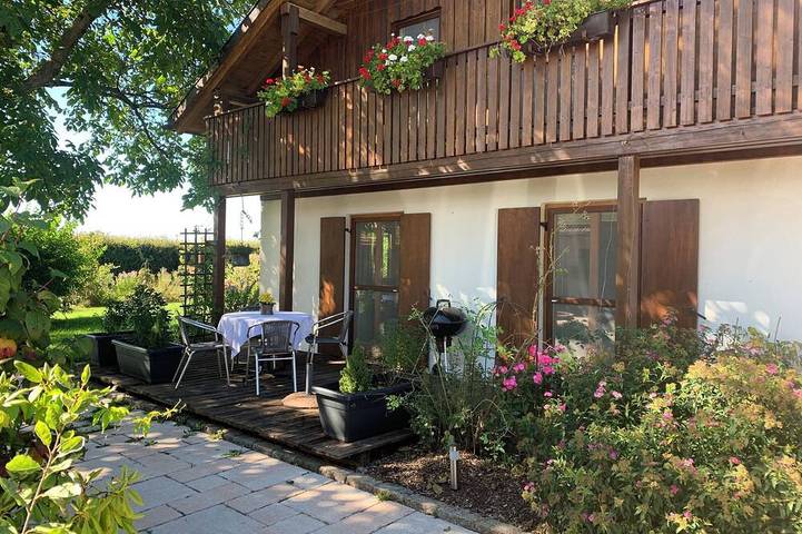 Ferienwohnung für 2 Personen, mit Garten und Terrasse in Mauerstetten
