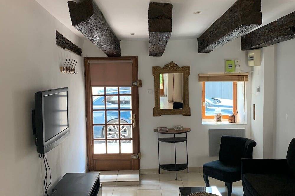 Maison cosy cœur de bastide+ cour + vue sur toits in Eymet, Périgord Pourpre