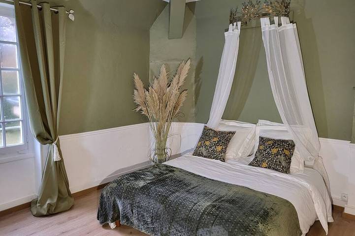 Gîte pour 15 personnes, avec jardin dans Marcilloles - 4