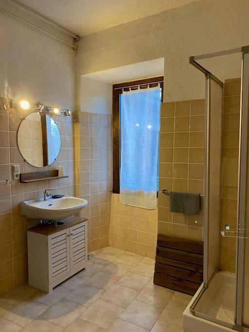 Gîte pour 5 personnes, avec piscine ainsi que jardin et terrasse à Gravières - 4