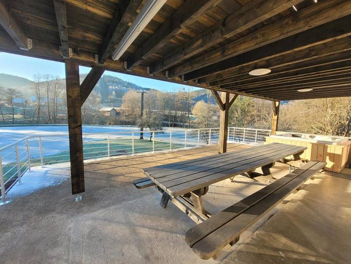 Location de vacances pour 12 personnes, avec vue sur le lac ainsi que vue et jardin à Fresse