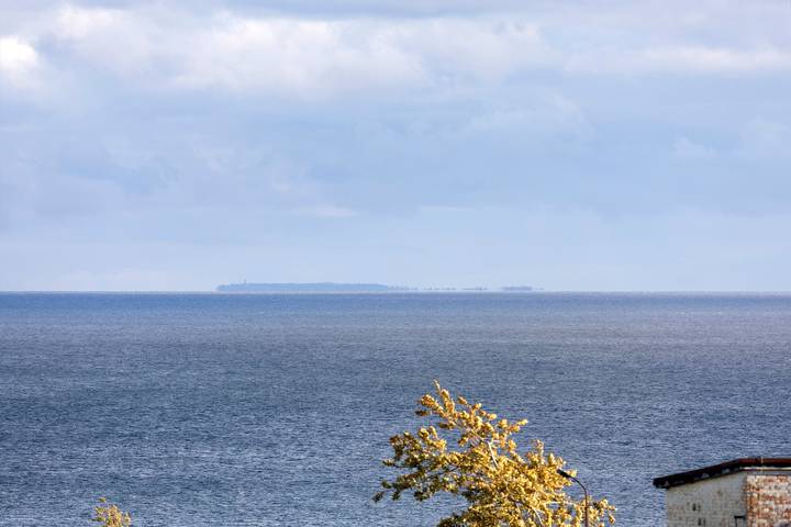 Ganze Wohnung, Ferienwohnung 'Emely' mit weitläufigem Meerblick und Balkon in Sassnitz, Nationalpark Jasmund