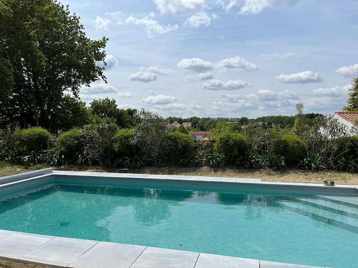 Location de vacances pour 5 personnes, avec piscine ainsi que terrasse et vue à Poiroux - 2