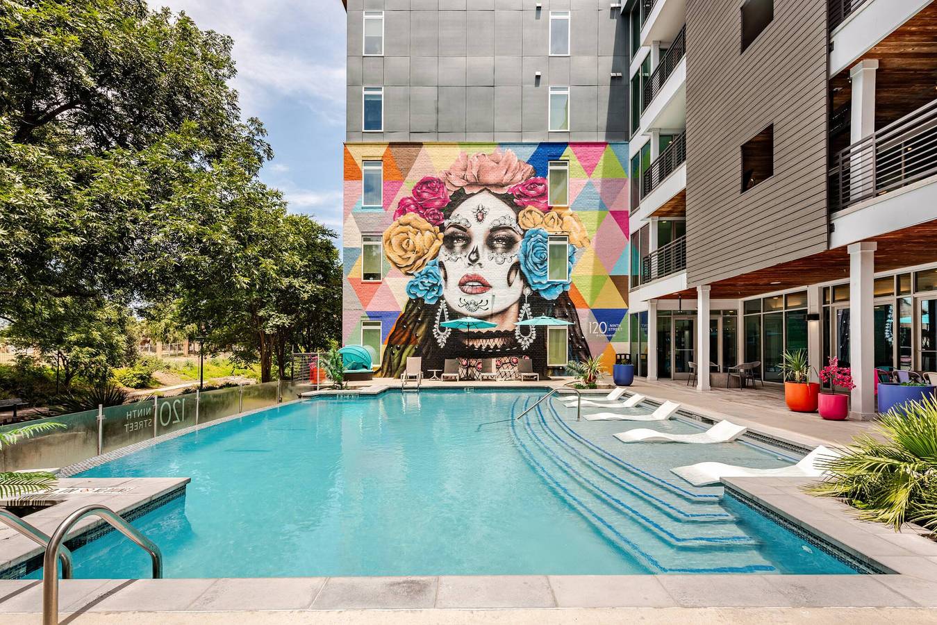 Apartamento entero, Apartamento Riverwalk con piscina, gimnasio, cama king size y estacionamiento gratuito in San Antonio, Condado de Bexar