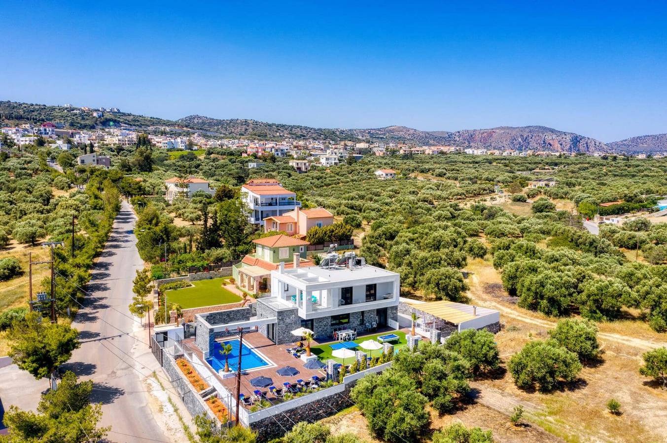 Villa Tropicana by Villa Plus in Limenas Chersonisou, Iraklio-Heraklion und Umgebung