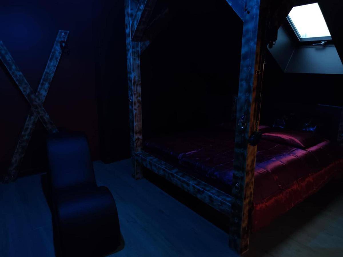 Appartement entier, La Love room in Arbois (homonymie), Jura Francais