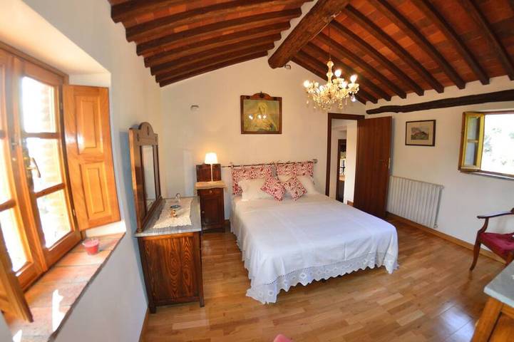 Casa di Campagna a Palmata con 5 camere da letto e 11 posti letto in Lucca, Provincia di Lucca
