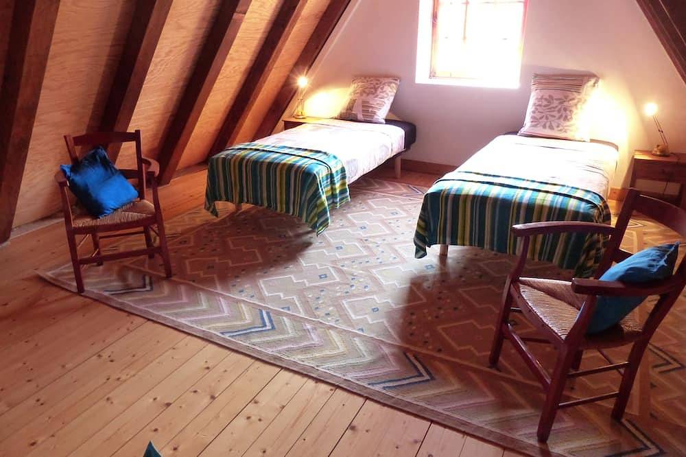 Ferienhaus am Waldrand, Haus mit Whirlpool in Frayssinet-le-Gélat, Quercy