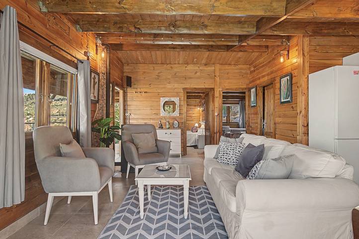 Holiday Home 'Miralvalle' with Mountain View, Wi-Fi and Air Conditioning in El Gastor, White Villages