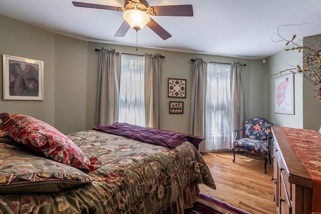 Lower rates/flexible calendar Waterfront Home w/ Private Dock and Mountain Views in Nebo, McDowell County