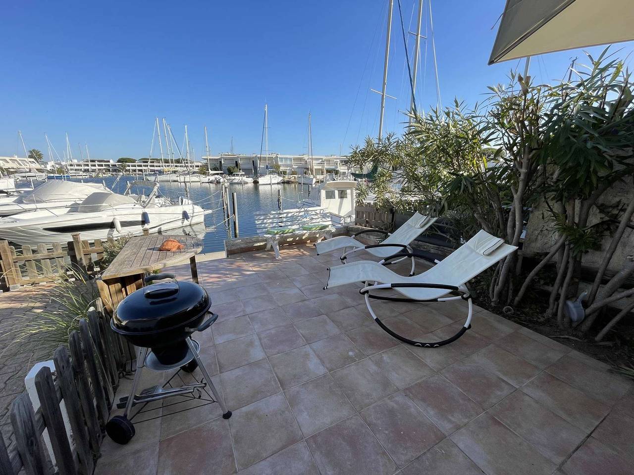 Ganze Wohnung, Marina-Duplex mit Klimaanlage und Terrasse – 4 Schlafplätze, Port Camargue in Port Camargue, Le Grau-du-Roi