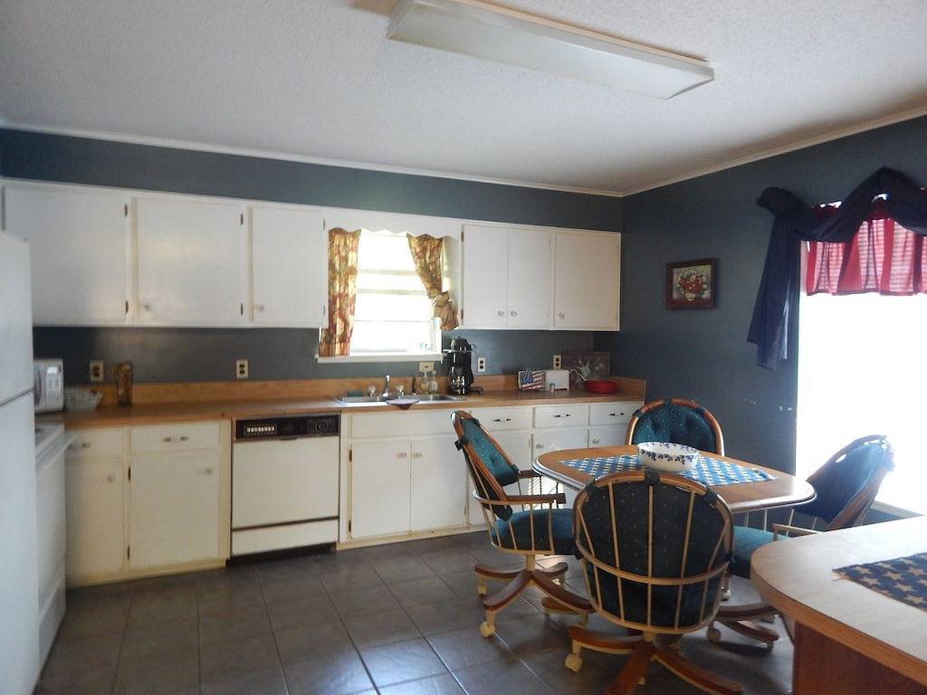 Onkel Ralphs Haus am wunderschönen Red Creek!
Großes Haus mit privatem Strand in Mississippi