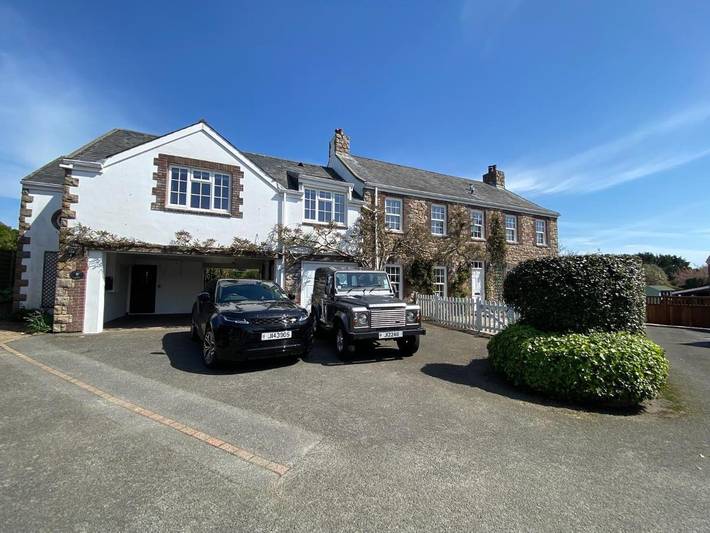 Vacation rental for 5 people, with Terrace and Yard as well as View in Jersey