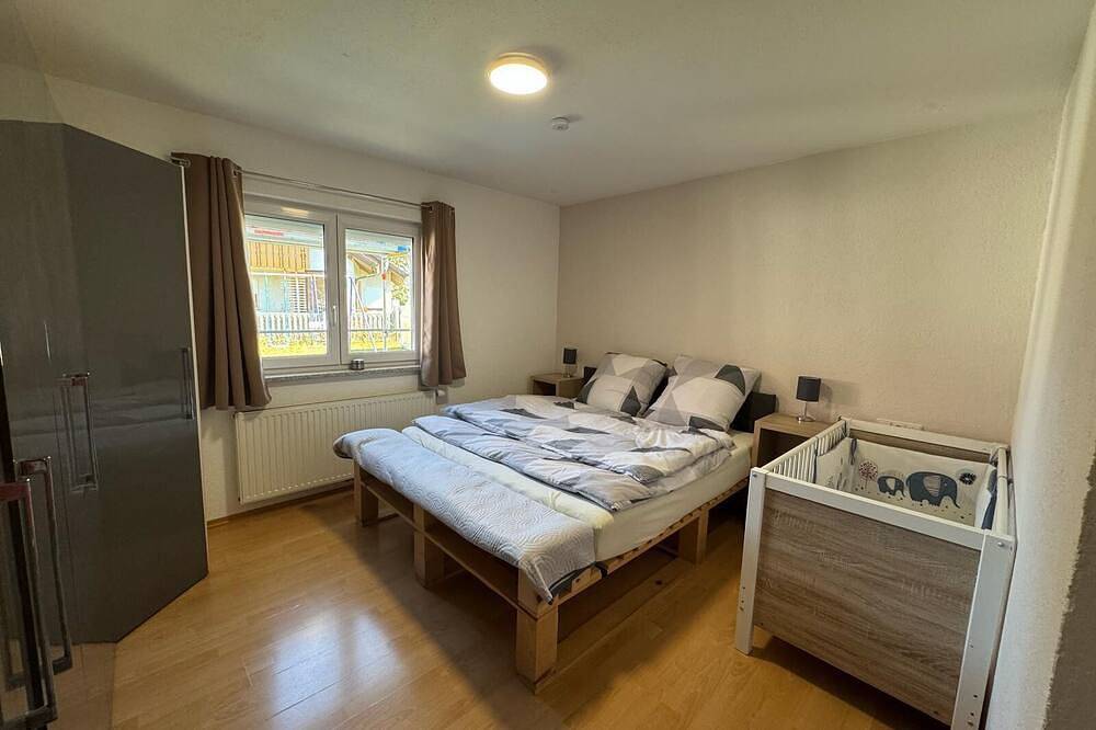 Ganze Wohnung, Großes 3 Zimmer Ferienwohnung mit Terrasse, Garten und Stellplatz in Hilzingen, Hegau