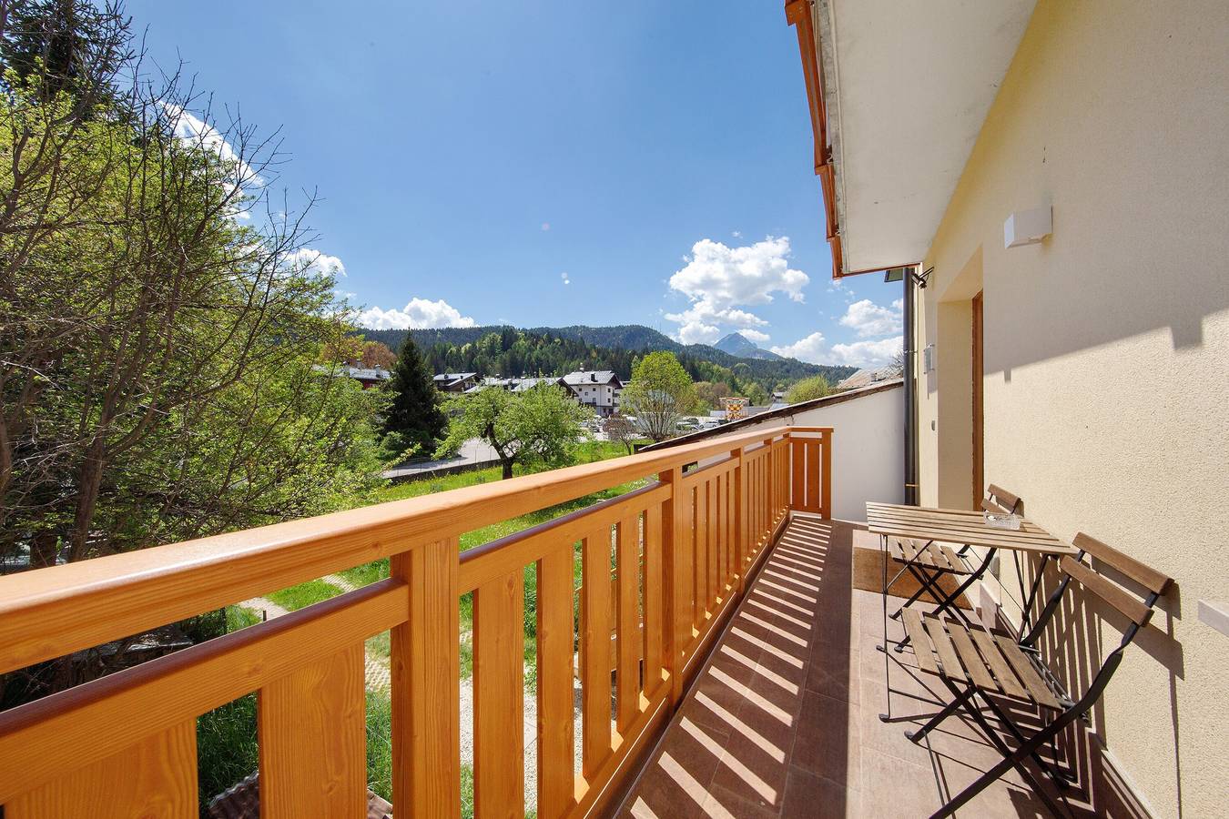 Room 1 - Nene Cristina with External Bathroom, Shared Terrace and Garden in Pieve di Cadore, Östra Dolomiterna