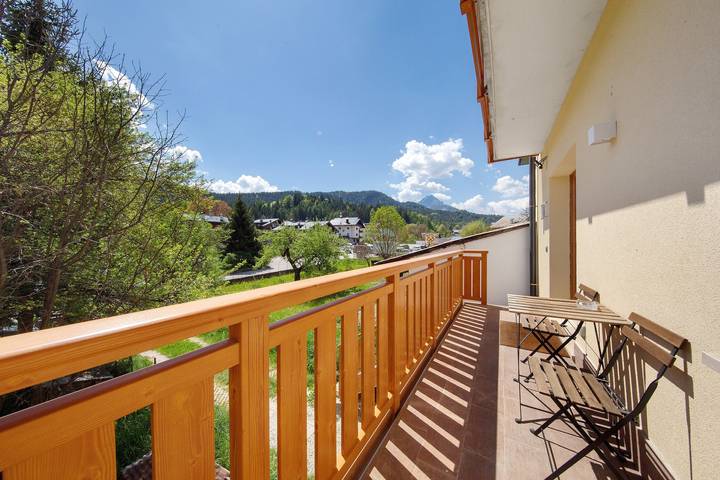 Room 1 - Nene Cristina with External Bathroom, Shared Terrace and Garden in Pieve di Cadore, Östra Dolomiterna