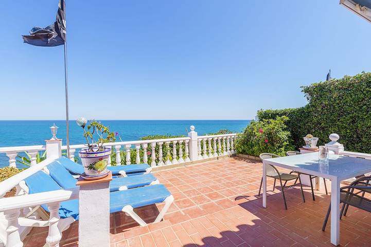 Chalet para 6 personas, con jardín además de piscina y terraza en El Faro