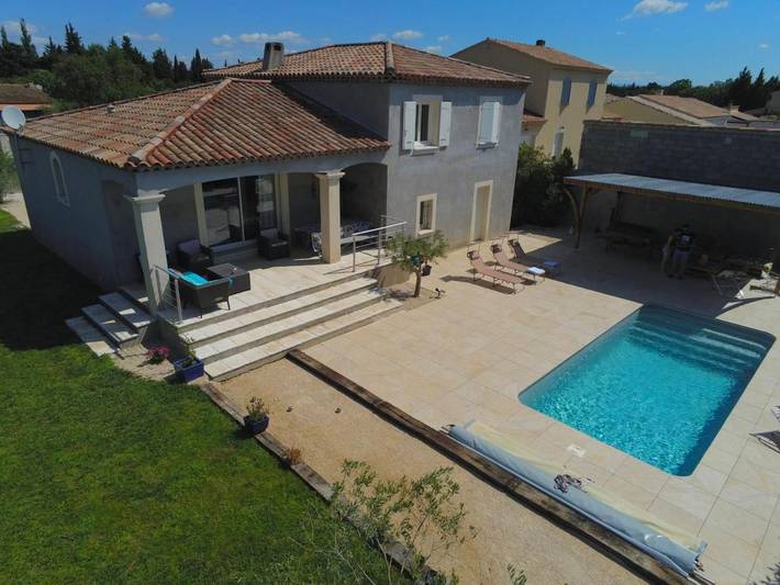Location de vacances pour 6 personnes, avec piscine ainsi que jardin et vue, adapté aux familles à Mollégès - 4