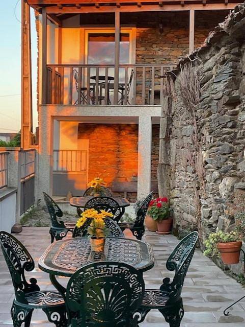 Casa rural para 10 personas, con Balcón y Terraza además de Jardín y Vistas en Miranda do Douro
