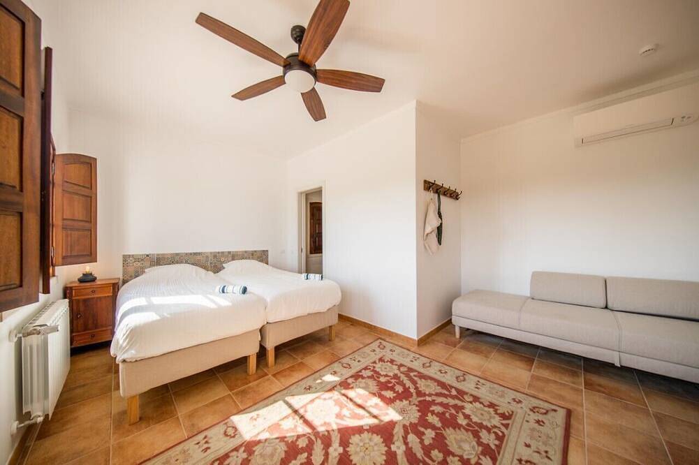 Large private mansion with swimming pool and close to the sea! Group friendly. in Tavira, Tavira (Santiago)