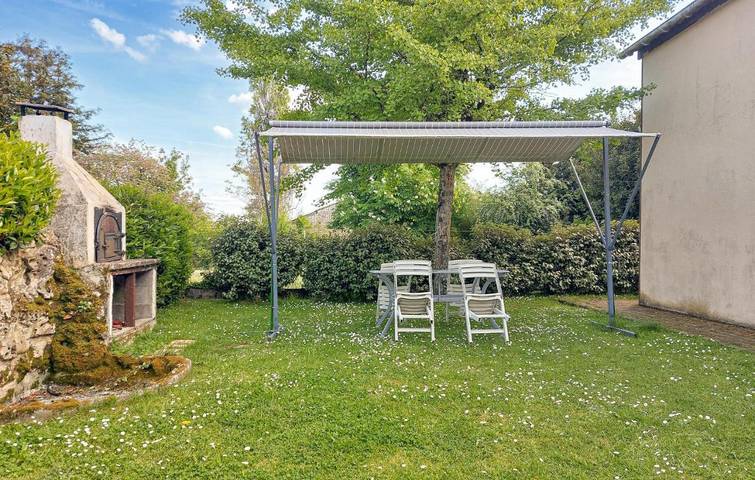 Location de vacances pour 4 personnes, avec jardin à Sauzé-Vaussais