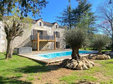 Location de vacances pour 10 personnes, avec piscine ainsi que jacuzzi et jardin, animaux acceptés à Masquières