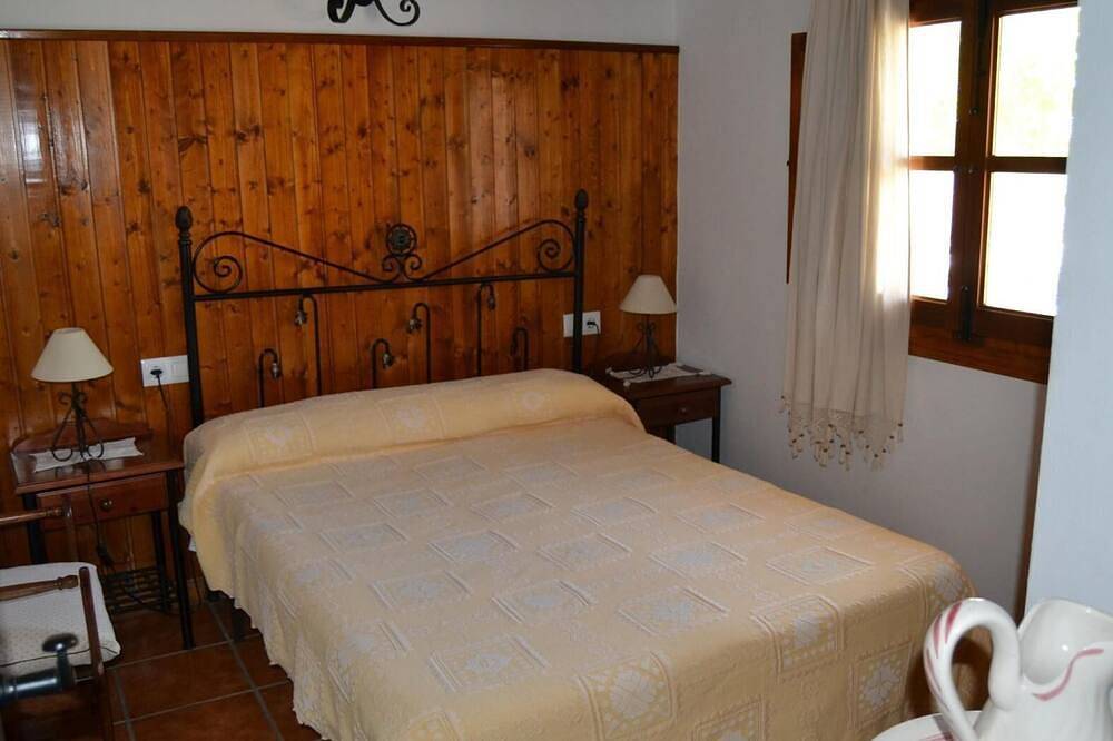 Country House 'El Bañaor' with Mountain View, Wi-Fi and Air Conditioning in Benizar, Moratalla