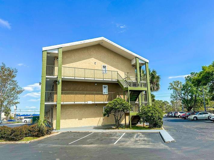 Entire apartment, King Bed Accessible|Oyo Hotel Mobile in Mobile (AL), Mobile Bay