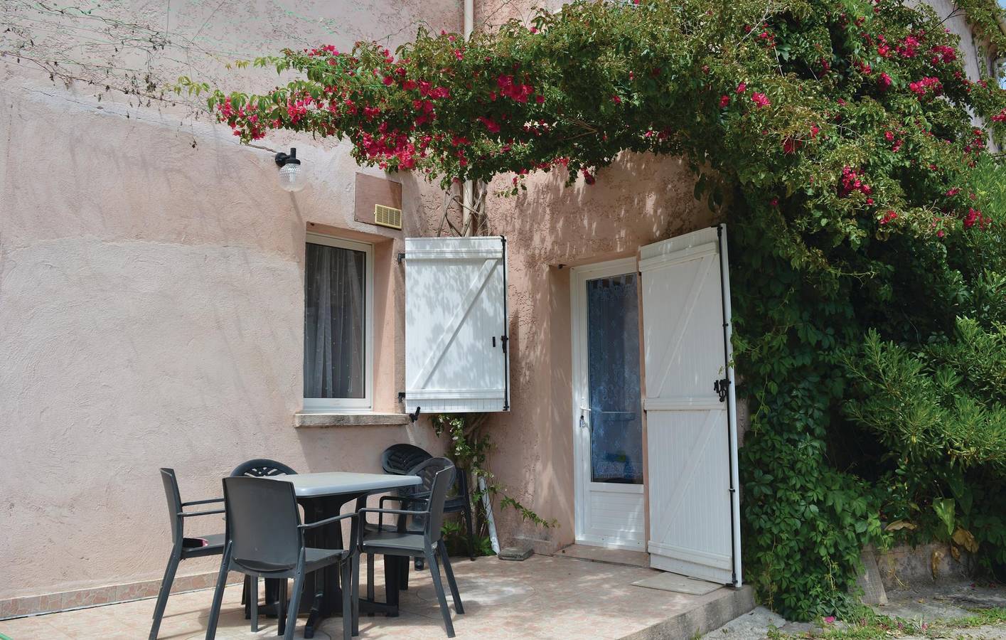 Geheel vakantieappartement, Appartement met zeezicht, zwembad, terras & parkeerplaats- Folelli in Talasani, Corte en omgeving