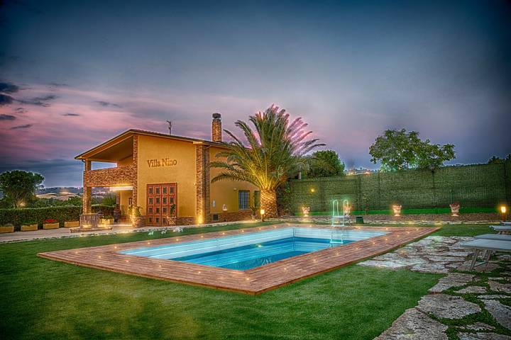 Ferienhaus für 11 Personen, mit Whirlpool und Garten sowie Kinderpool und Sauna in Italien