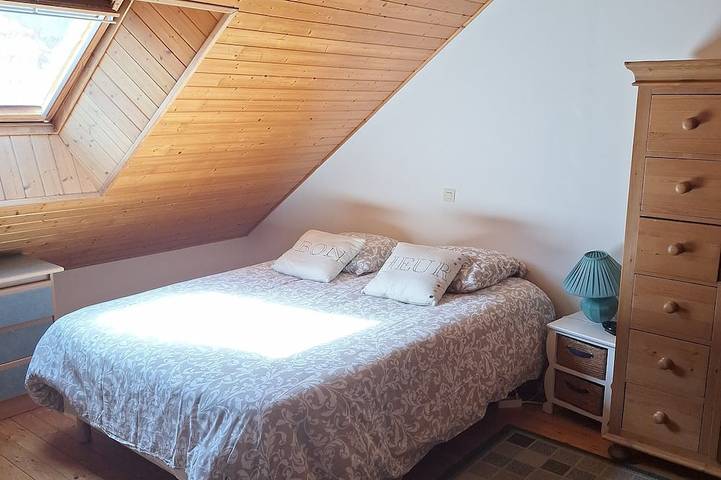"Les Bleuets" Villa For 6 People, 3 Bedrooms, Near Boisvinet Beach in Saint-Gilles-Croix-de-Vie, Valle del Loira
