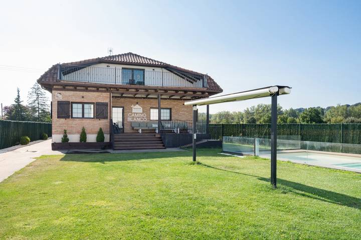 Chalet para 16 personas, con balcón y jardín en Provincia de Burgos