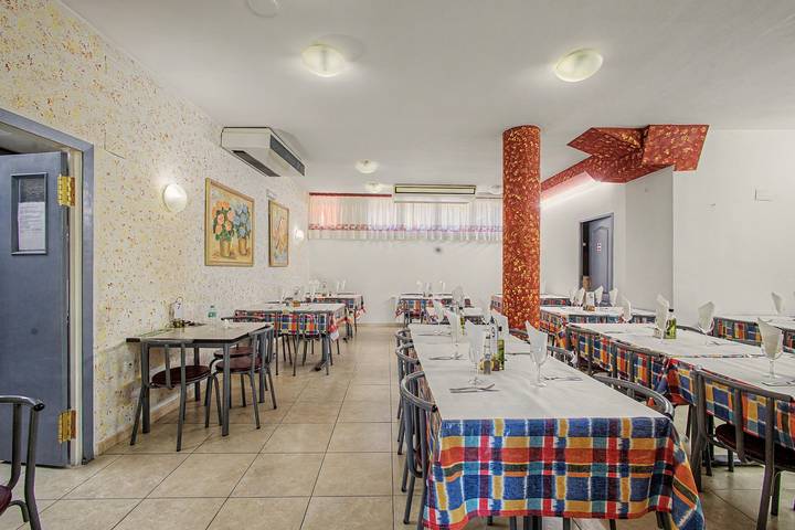 Habitación 'Individual 105' con terraza compartida, wifi y aire acondicionado in La Junquera, Alt Empordà