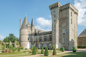 Château pour 10 personnes, avec jardin ainsi que terrasse et piscine dans les Pays de la Loire