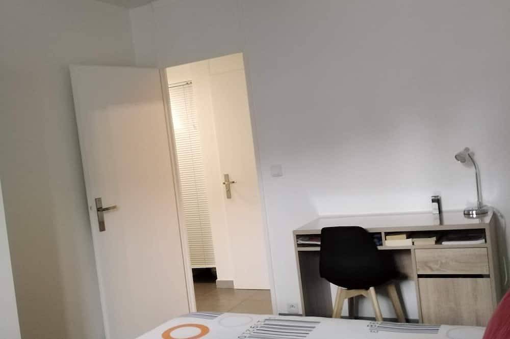 Entire apartment, Talence Very nice apartment T3 with 2 bedrooms on ground floor Fiber and Wifi in Talence, Bordeaux region