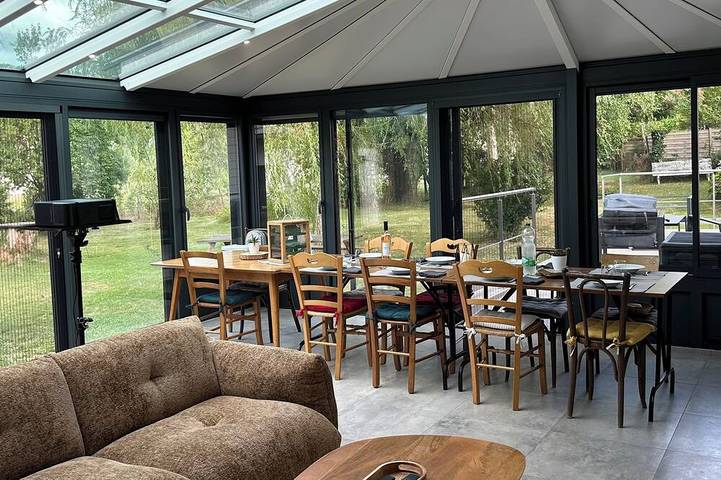 Location de vacances pour 10 personnes, avec jardin à Cessy-les-Bois