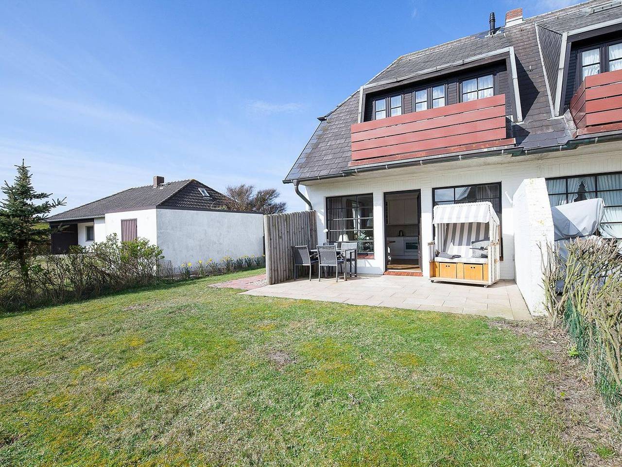 Ganze Ferienwohnung, Haus Dünenwall, App. 3 - Strandnahe, gemütliche 2-Zimmer-Ferienwohnung mit ca. 50 m² für 2 Personen in Wenningstedt, Sylt