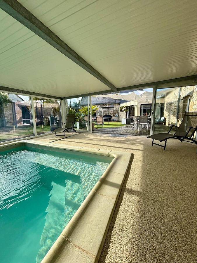 Location de vacances pour 12 personnes, avec Terrasse et Piscine à Malguénac