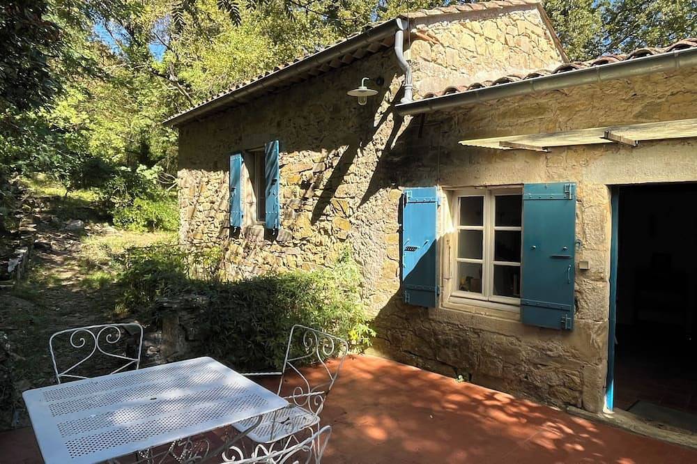 Maison des Marcassins à l'orée du bois in Vesseaux, Parc naturel régional des Monts d'Ardèche