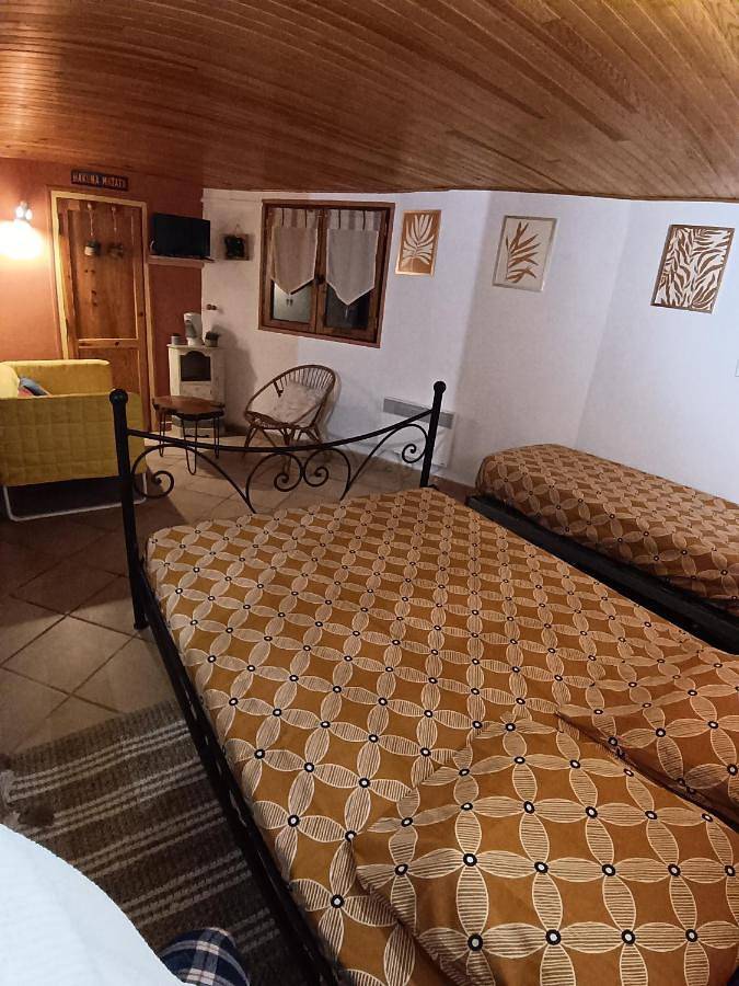 Chambre d’hôte pour 3 personnes, avec Terrasse et Jardin