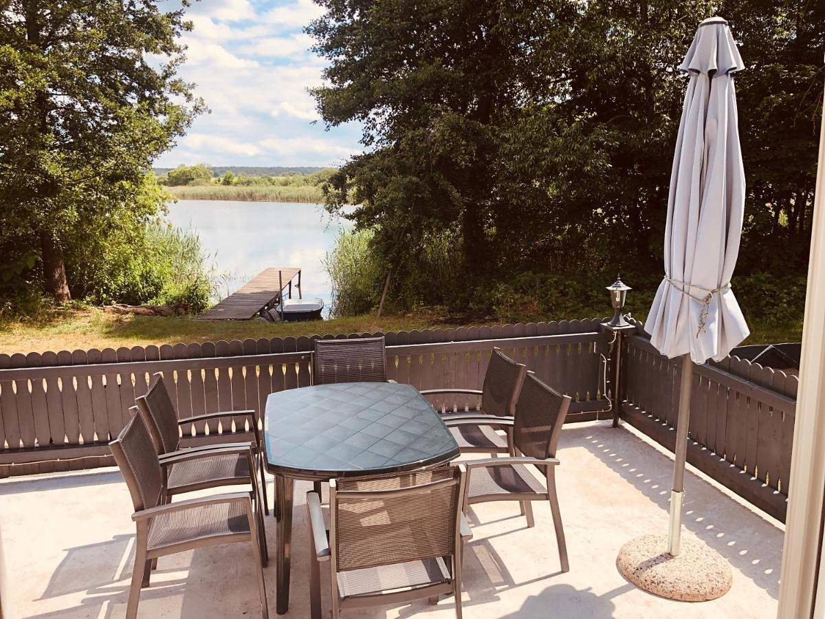 Haus am See mit Steg, Boot, Kamin und Sauna - Mecklenburgische Seenplatte in Wanzka, Blankensee (Mecklenburg)