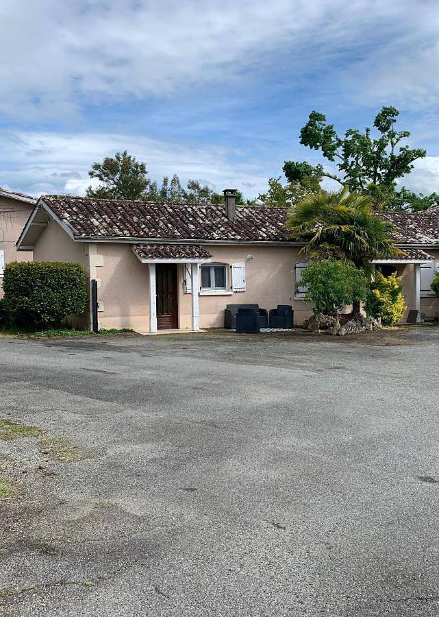 Location de vacances pour 5 personnes, avec Terrasse ainsi que Jardin et Vue à Sabazan