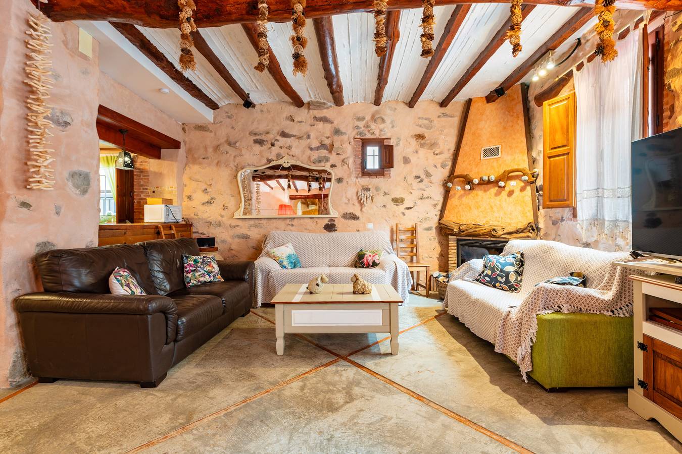 Feriehus for 12 personer med have in Algimia de Almonacid, Naturpark Sierra de Espadán
