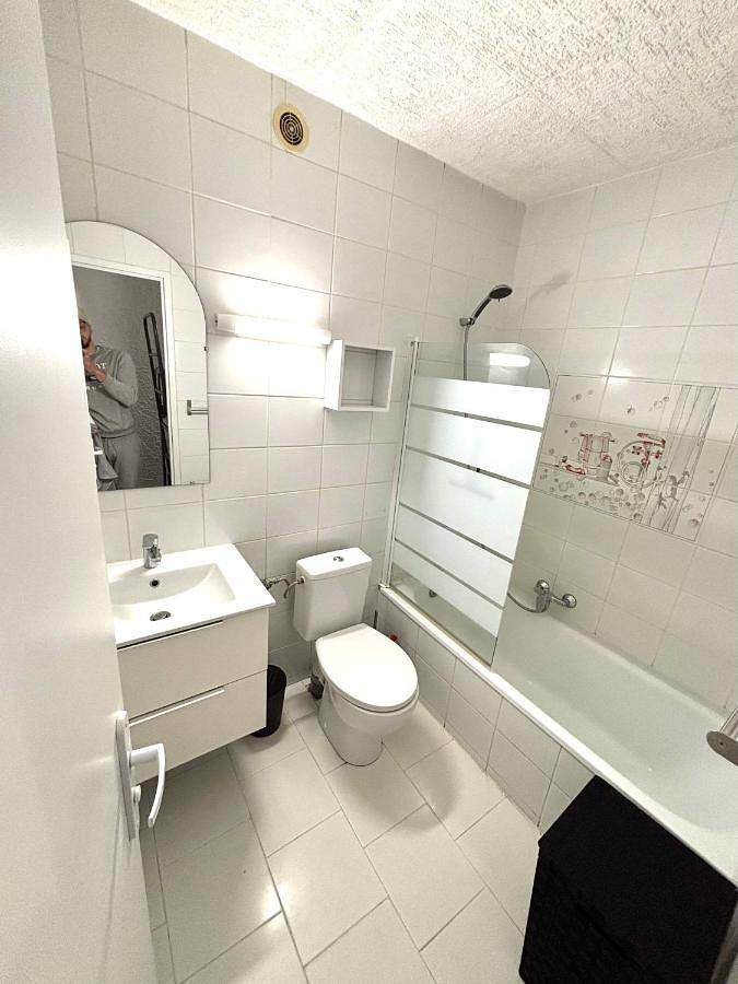 Gîte pour 4 personnes, avec balcon ainsi que vue et jardin dans Gare du Club Med Cocody - 3