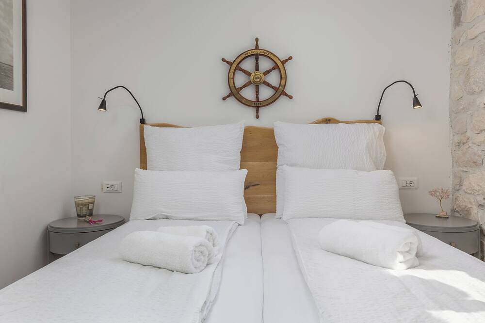 Casa Columba - 4 Star Design Boutique Hotel - Amerigo Vespucci Luxury Room in Makarska, Rivera de Makarska