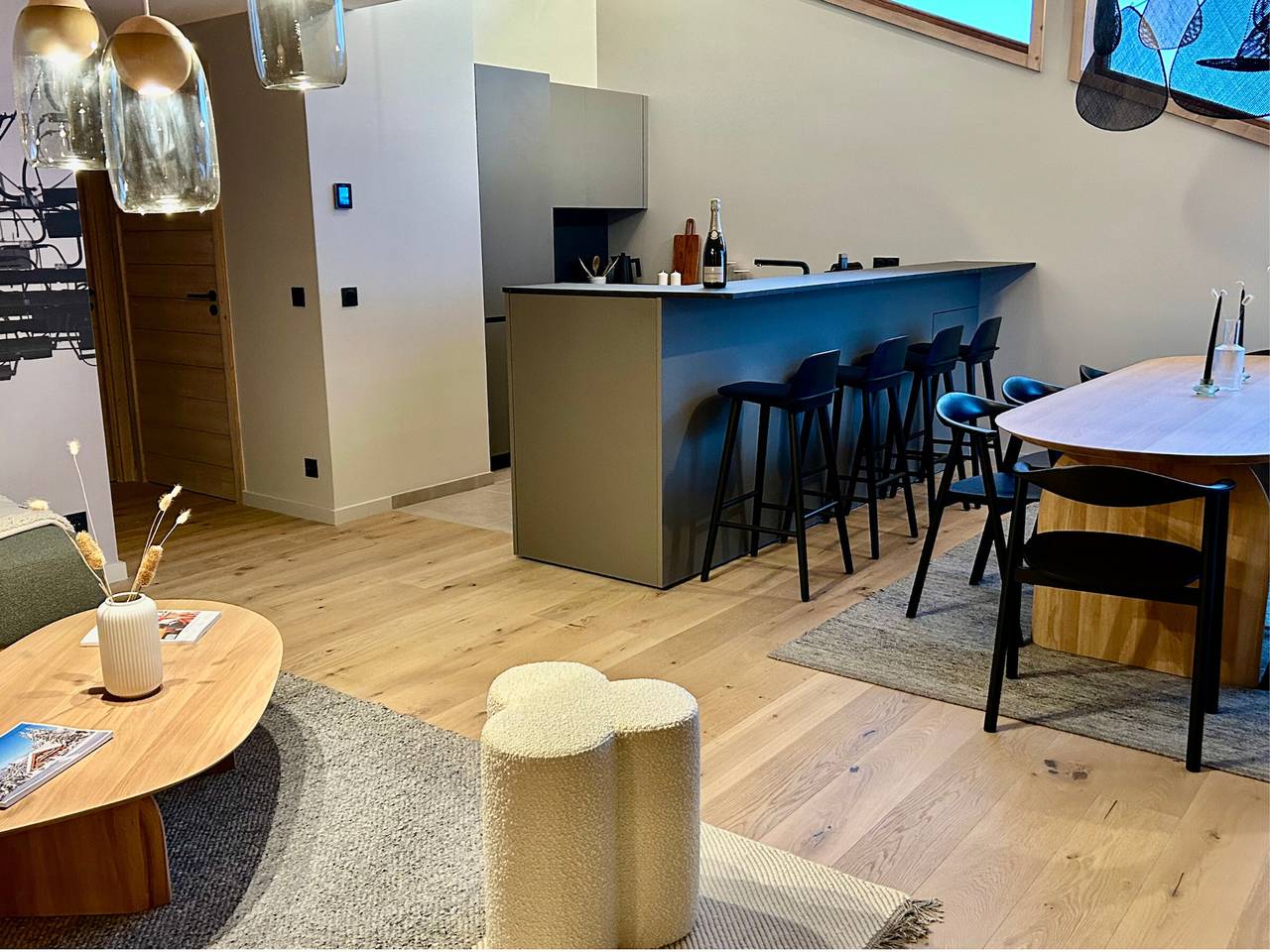 Entire apartment, Luxurious Apartment with Balcony, Near Slopes, Concierge Service, Family-Friendly in Méribel-Mottaret, Les Allues