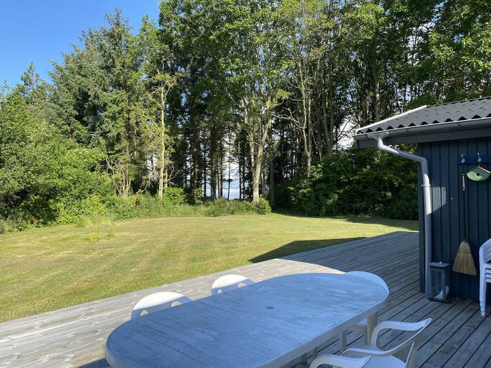 Feriehus for 8 personer, med terrasse og hage i tillegg til innsjøutsikt i Danmark