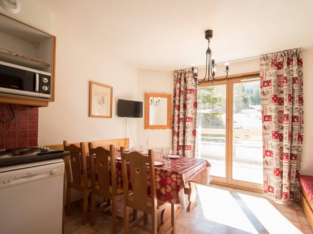 Ganze Wohnung, Geräumige 5-Pers Wohnung an der Piste mit Parkplatz und Wlan in Lanslebourg-Mont-Cenis, Region Saint-Jean-de-Maurienne